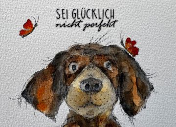 Eine Postkarte mit Hundemotiv und dem Spruch Sei glücklich nicht perfekt